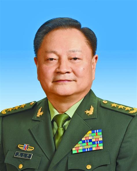 何衛東上將|兩會｜何衛東當選中央軍委副主席 出身閩系曾任東部 